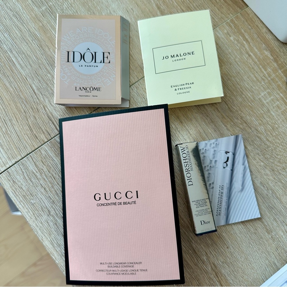 Sample fragrance & makeup bundle